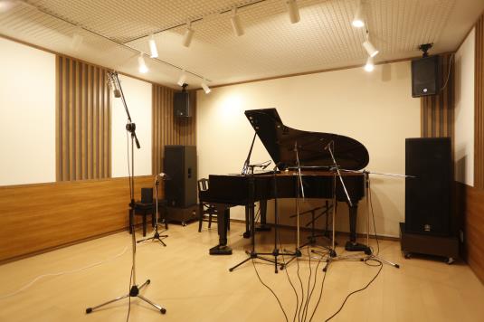STUDIO1812